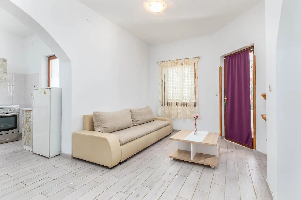 Apartman Mauro Pula 0*,