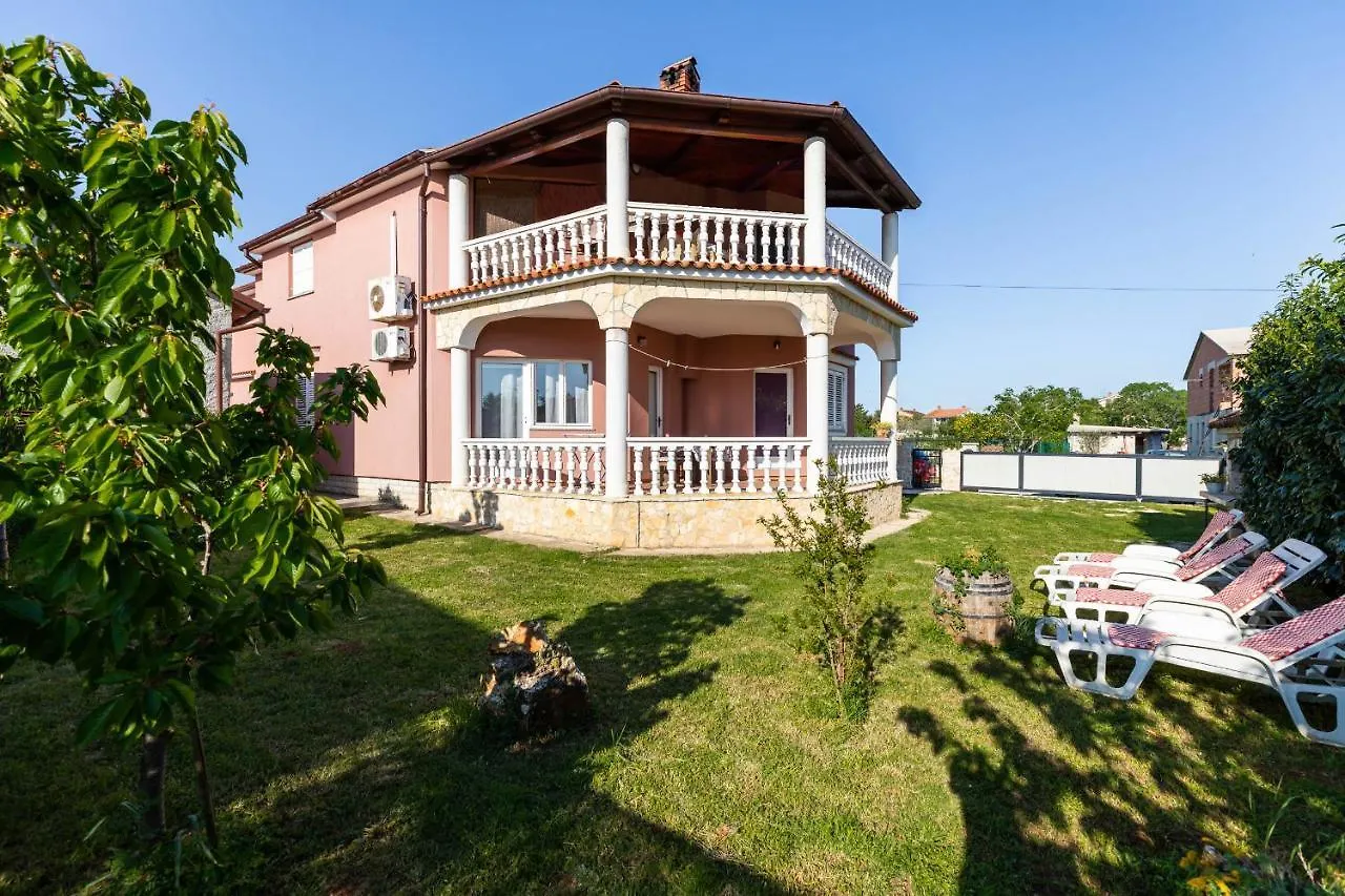 Apartment Apartman Mauro Pula