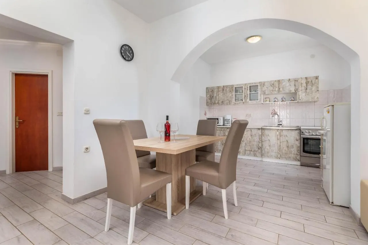 Apartment Apartman Mauro Pula